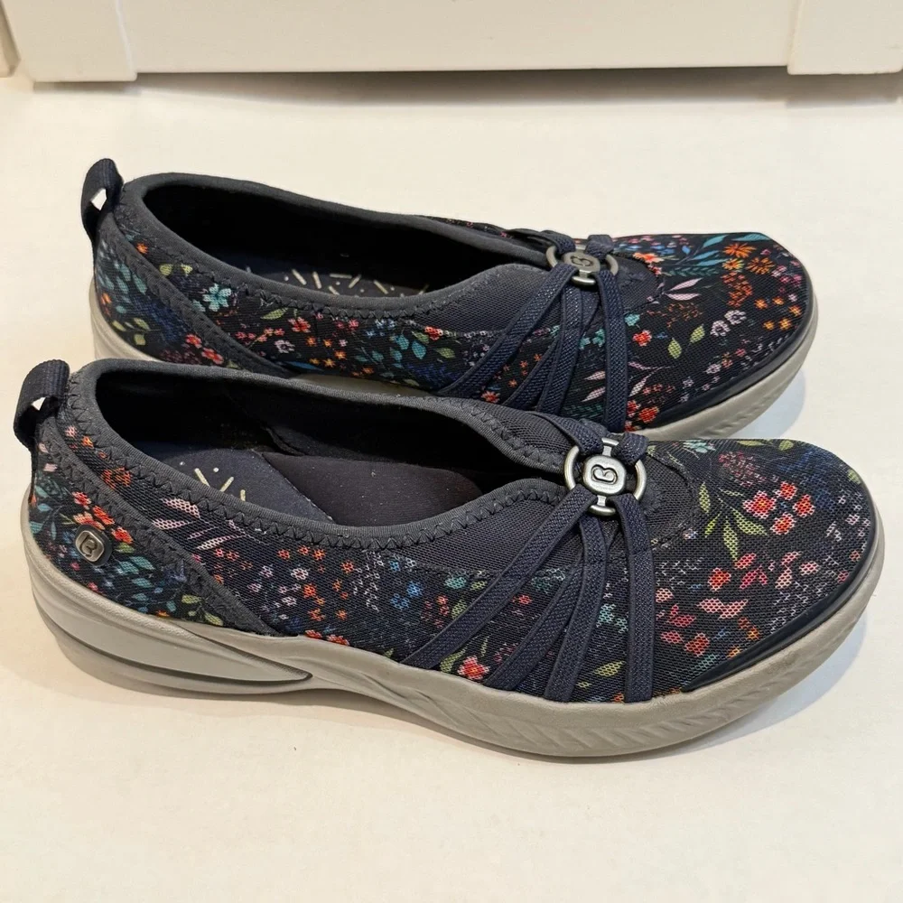 Bzees Women's Floral Slip On Comfort‎ Shoes Size 6M Navy Floral Walking Sneakers